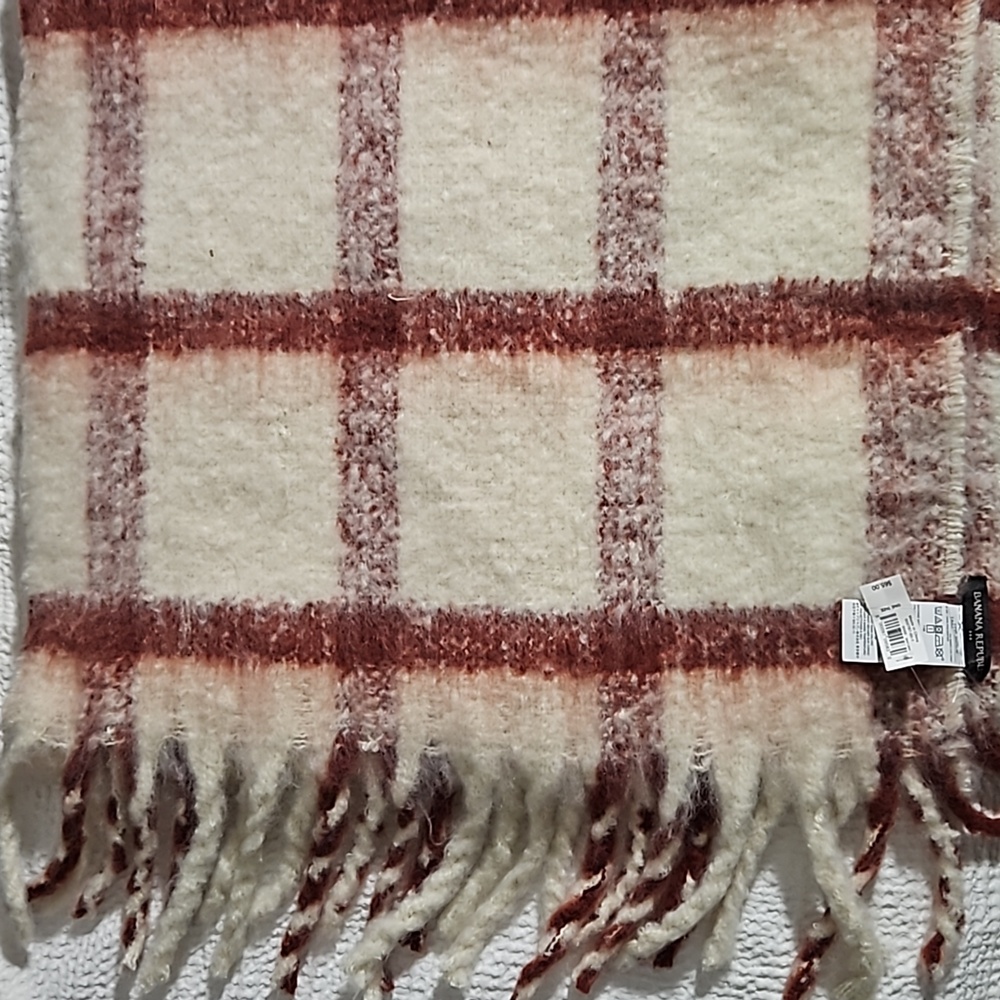 Banana Republic scarf 7 feet long 26 inches wide cream and brown color